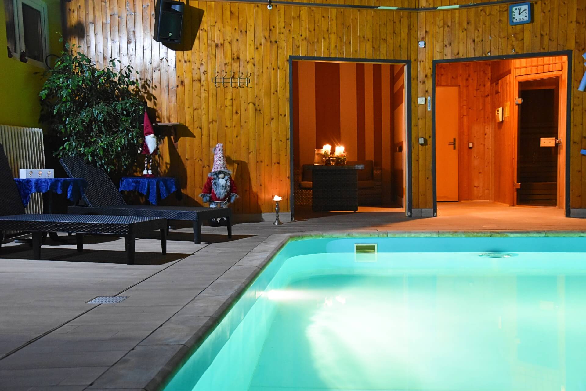 slaný bazén s finskou saunou